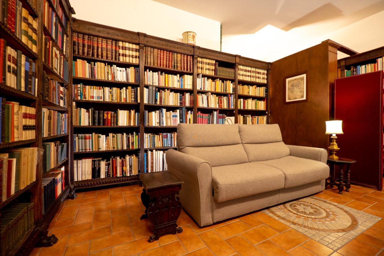 Book And Bed Orvieto